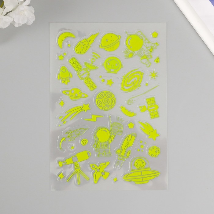 Наклейка пластик фосфорная "Яркий космос" МИКС 27х15,5 см