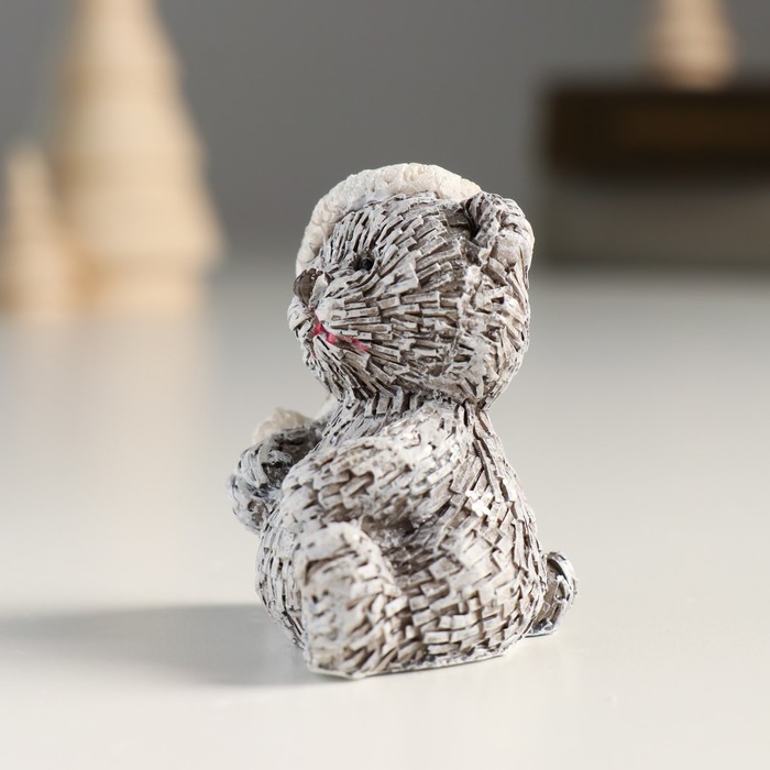 Сувенир полистоун Сувенир полистоун "Мишка в шапке/колпаке, сидит" серый МИКС 5,5х3,5х5,5 см