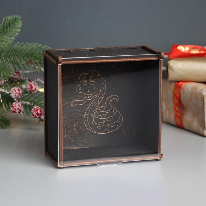 Новогодняя шкатулка Новогодняя шкатулка "Змейка в снежинках" 6х12х12 см