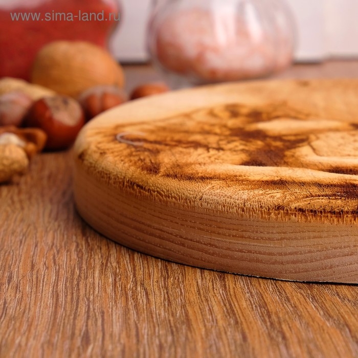 Доска из массива кедра &laquo;Волки&raquo;, круглая, 18 &times; 18 см