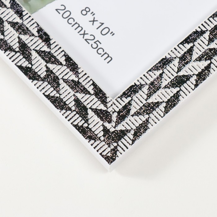 Фоторамка пластик 20х25 см Фоторамка пластик 20х25 см "Двойная коса" чёрно-белая 23,4х28,5 см