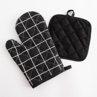 Кухонный набор Доляна &laquo;Клетка&raquo; цв.черный, прихватка 17*17 см, рукавица 26*16 см,100% п/э