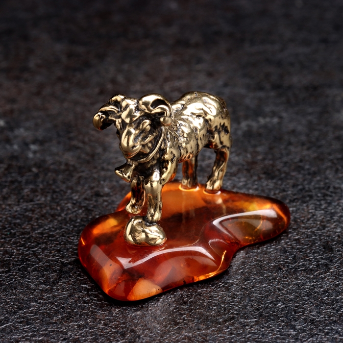 Сувенир Сувенир "Баран с колокольчиком", латунь, янтарь, 3х2,5 см