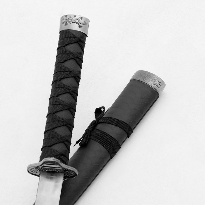 Сув. изделие катаны 2в1 на подставке, ножны кожзам, рептилия, черная 47/70см Сув. изделие катаны 2в1 на подставке, ножны кожзам, рептилия, черная 47/70см