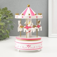 Сувенир пластик музыкальный механический "Карусель - лошадки" бело-розовый 10,5х10,5х17,5 см 10459 Сувенир пластик музыкальный механический "Карусель - лошадки" бело-розовый 10,5х10,5х17,5 см 10459