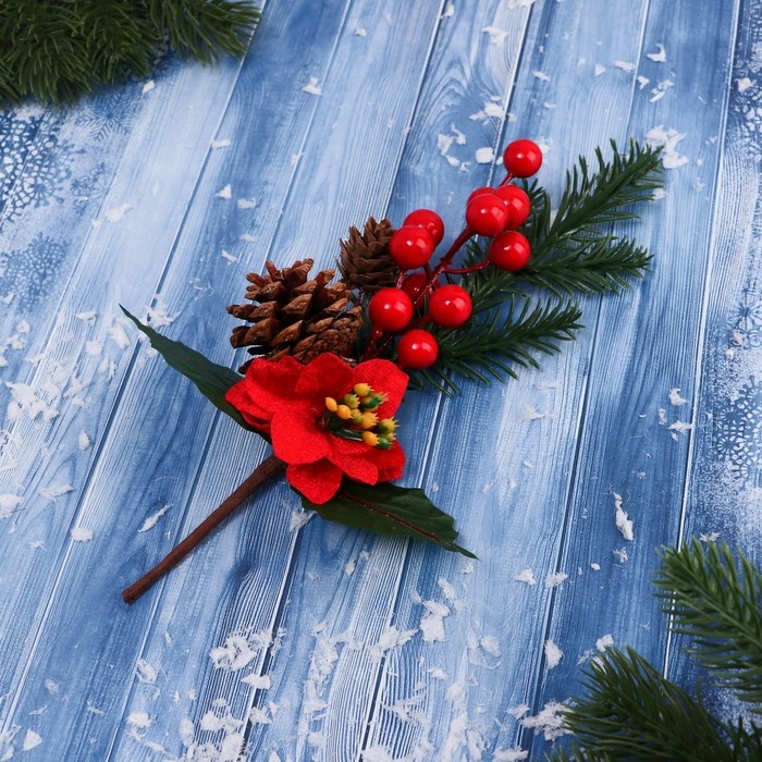 Декор "Зимнее очарование" шишки ягоды алый цветок, 30 см
