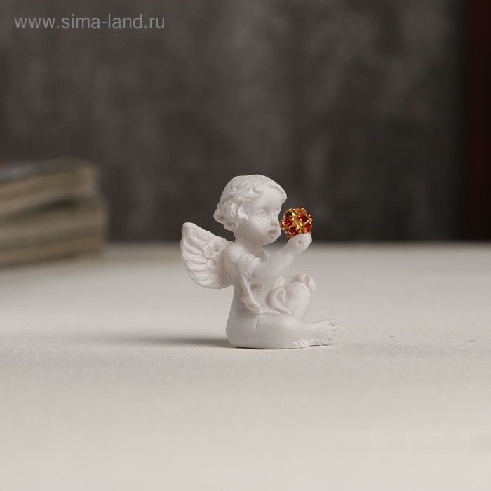 Сувенир полистоун "Белоснежный ангел с красным шариком" 3,5х3х2,2 см