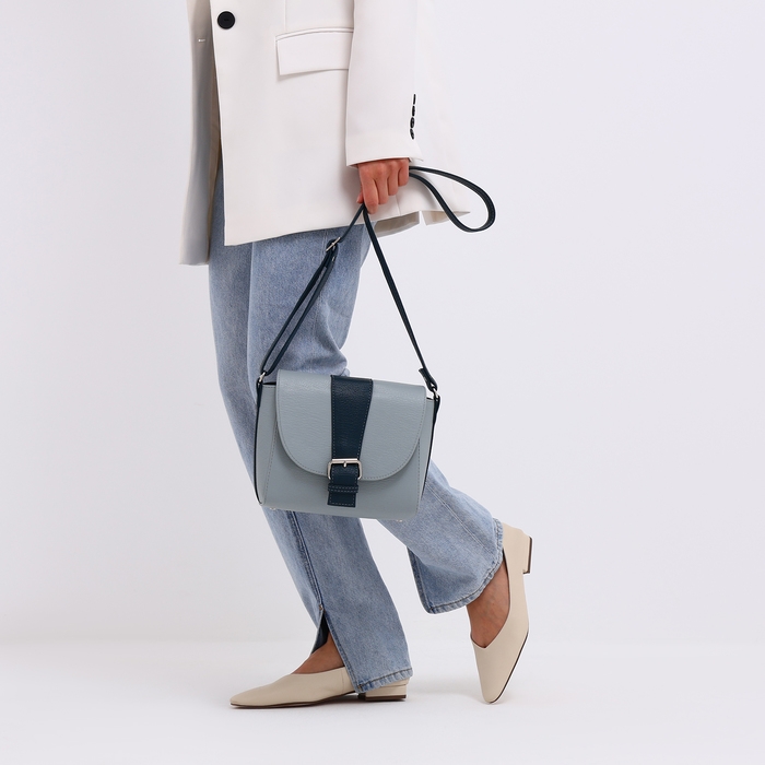Сумка-мессенджер на клапане, цвет голубой
