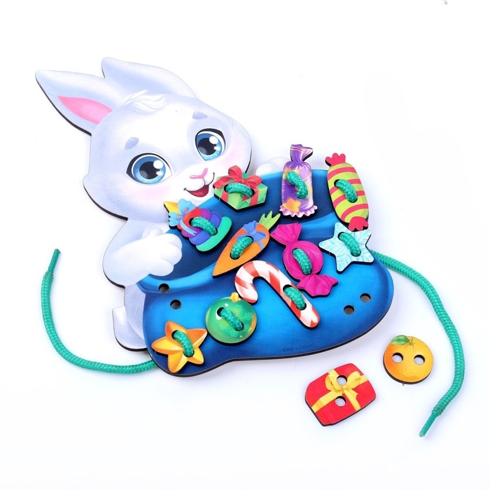Новогодняя игрушка. Шнуровка &laquo;Новый год! Зайка с подарками&raquo;