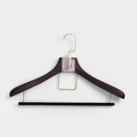 Плечики - вешалка для костюмов LaDо́m Brown Gold, 42,5&times;4&times;19 см, перекладина вельвет, широкие плечики, дерево бук