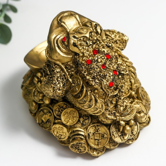 Нэцке полистоун под бронзу Нэцке полистоун под бронзу "Денежная жаба на монетах и золотых слитках" 7,5х9х11 см