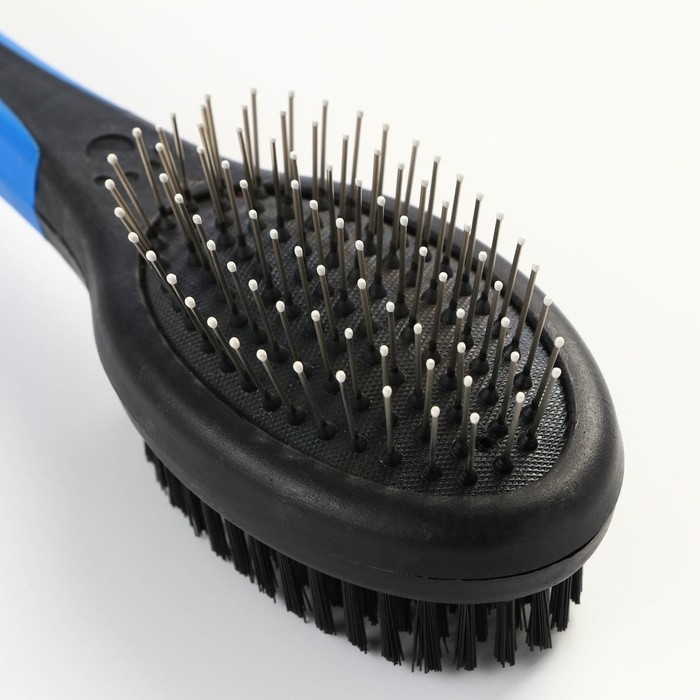Щётка-расчёска двухсторонняя овальная, 21,5 х 6,5 см, нескользящая ручка, чёрно-синяя Щётка-расчёска двухсторонняя овальная, 21,5 х 6,5 см, нескользящая ручка, чёрно-синяя