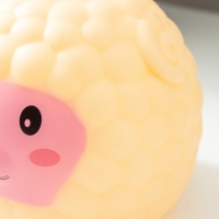 Ночник "Барашек" LED от батареек LR44 желтый 9х9х8 см RISALUX Ночник "Барашек" LED от батареек LR44 желтый 9х9х8 см RISALUX