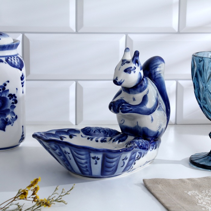 Орешница &laquo;Белочка&raquo;, 23,5х16 см, гжель