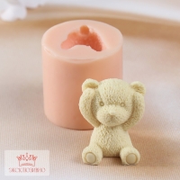 Молд силиконовый "Мишка руки у ушей" (издел. 4х3,5х4,5см) Молд силиконовый "Мишка руки у ушей" (издел. 4х3,5х4,5см)