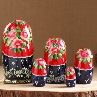Матрёшка «Парочка», красный платок,5 кукольная, люкс Матрёшка «Парочка», красный платок,5 кукольная, люкс