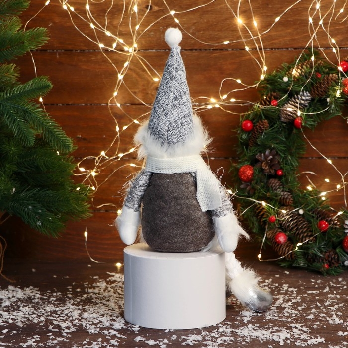 Мягкая игрушка "Снеговик в колпаке и шарфике" 15х39 см, бело-серый