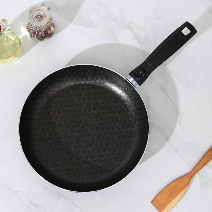 Сковорода «Хозяюшка», d=26 см, съёмная ручка, антипригарное покрытие, цвет бордовый Сковорода «Хозяюшка», d=26 см, съёмная ручка, антипригарное покрытие, цвет бордовый