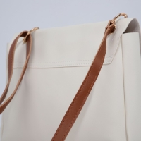 Сумка-мессенджер на клапане, цвет белый Сумка-мессенджер на клапане, цвет белый