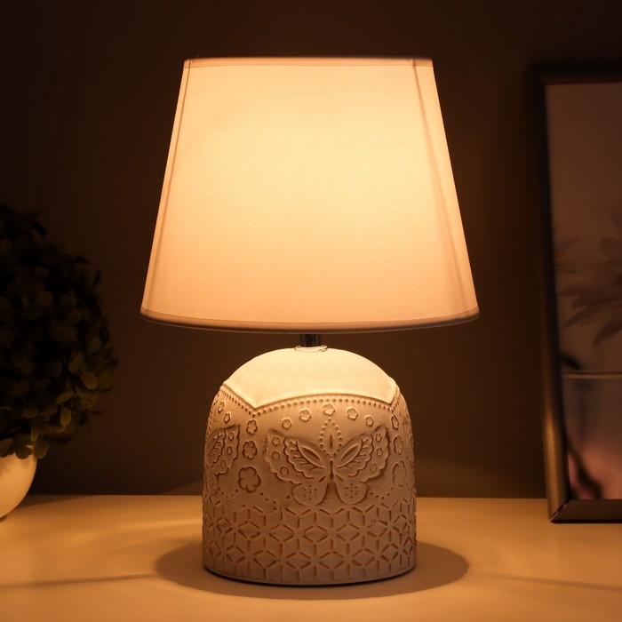 Настольная лампа "Нерис" Е14 40Вт  бело-золотой 20х20х29 см