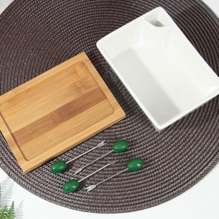 Блюдо из керамики на деревянной подставке &laquo;Дом там, где радость&raquo;, 15,5 х 11,3 см, цвет белый