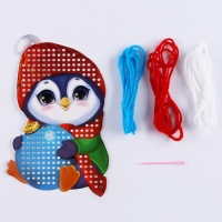 Вышивка пряжей на новый год «Пингвин с шариком» на картоне, новогодний набор для творчества Вышивка пряжей на новый год «Пингвин с шариком» на картоне, новогодний набор для творчества