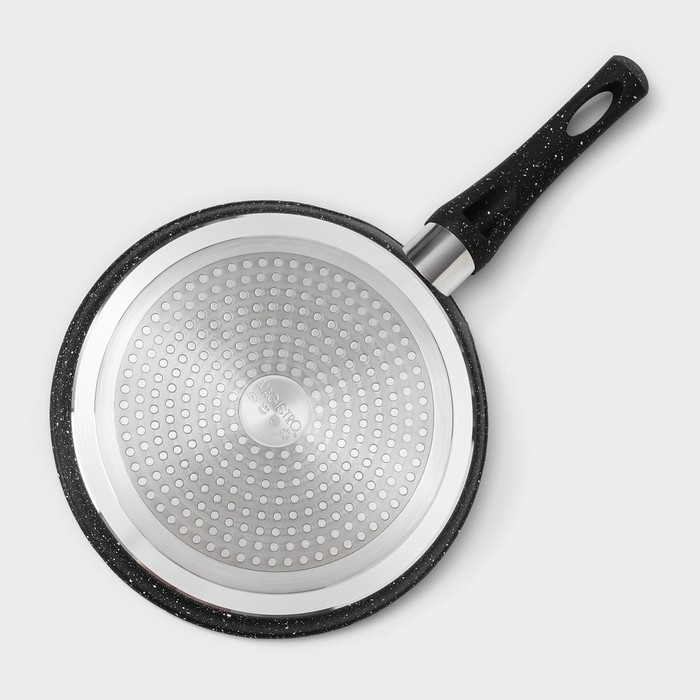 Сковорода блинная Magistro Dark, d=22 см, ручка soft-touch, антипригарное покрытие, индукция, цвет чёрный Сковорода блинная Magistro Dark, d=22 см, ручка soft-touch, антипригарное покрытие, индукция, цвет чёрный