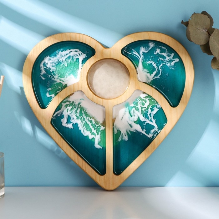 Менажница авторская с эпоксидной пищевой смолой &laquo;Сердце&raquo; Adelica, 25&times;27 см, цельный кедр, рисунок МИКС