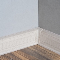 Плинтус напольный 55мм "Деконика", 253 Ясень серый 2,2м Плинтус напольный 55мм "Деконика", 253 Ясень серый 2,2м