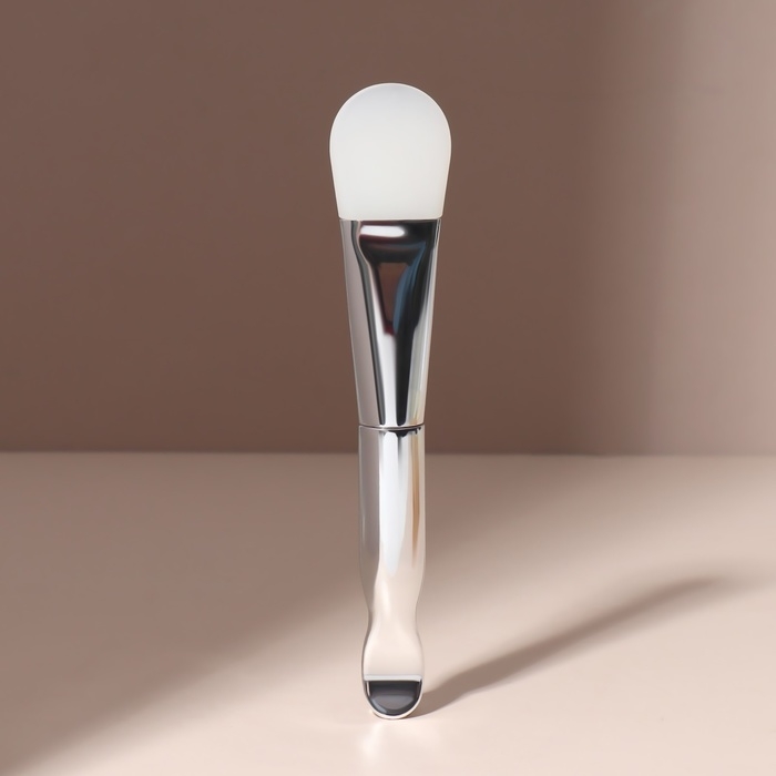 Кисть для масок &laquo;SILVER&raquo;, силиконовая, с лопаткой, 14 (+/- 1) см, цвет серебристый/белый