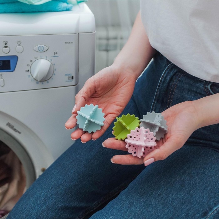 Шарики для стирки белья Доляна, 4 шт, цвет розовый Шарики для стирки белья Доляна, 4 шт, цвет розовый