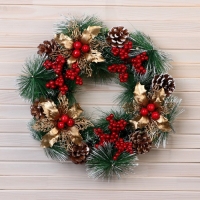 Венок новогодний d- 26 см "Уютная сказка" ягоды шишки цветы