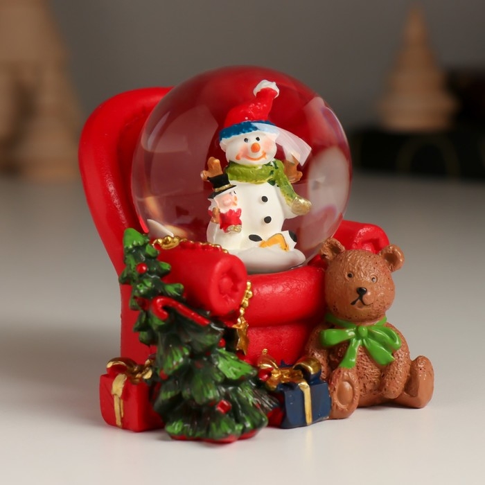 Сувенир полистоун водяной шар "Дед Мороз/Снеговик в кресле с медведем" МИКС 6,7х6,3х7,2 см   1047342