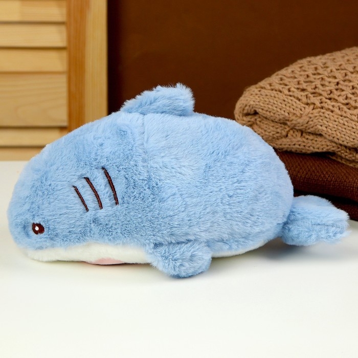 Мягкая игрушка &laquo;Кот&raquo; в костюме акулы, 25 см, цвет голубой