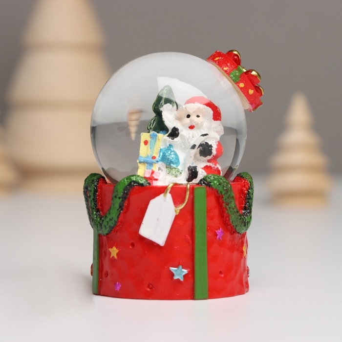 Сувенир полистоун водяной шар свет Сувенир полистоун водяной шар свет "Дед Мороз. Подарок" МИКС 4,5х4,5х7,5 см
