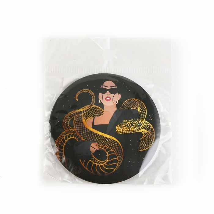 Зеркало карманное новогоднее &laquo;Новый год: Девушка&raquo;, диам.7 см