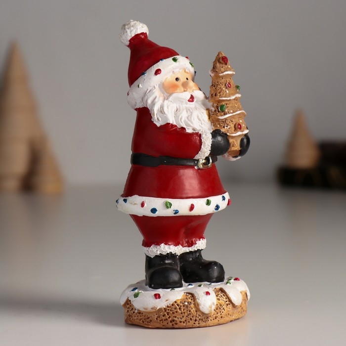 Сувенир полистоун "Дед мороз с пряничной ёлочкой" 4,5х4,5х10,5 см