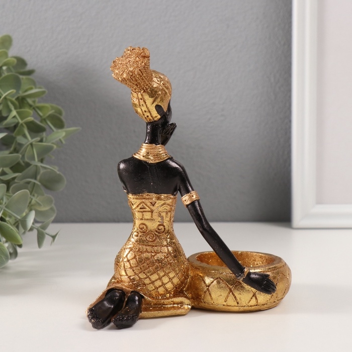 Сувенир полистоун подсвечник "Африканка Рудо в золотом платье у чаши" d=4 см 10х12х15 см