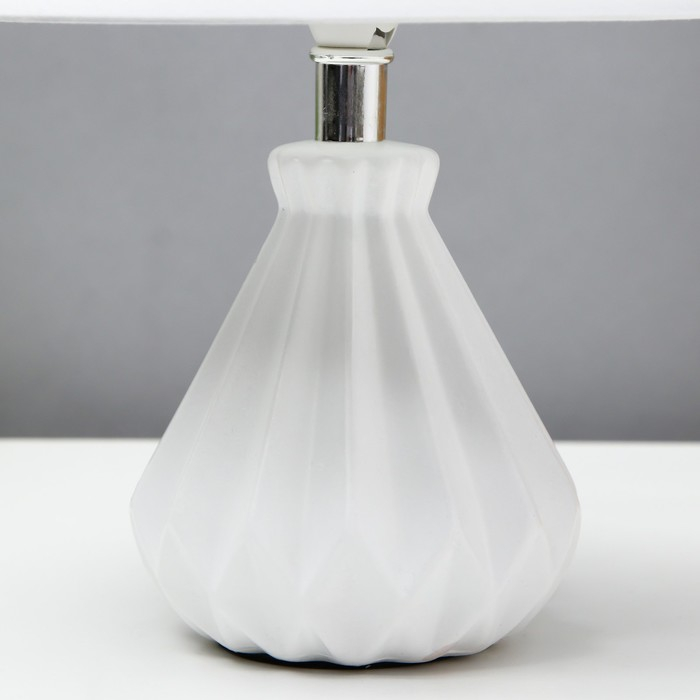 Лампа настольная 1860/1WT E14 40Вт белый 25х25х35 см RISALUX