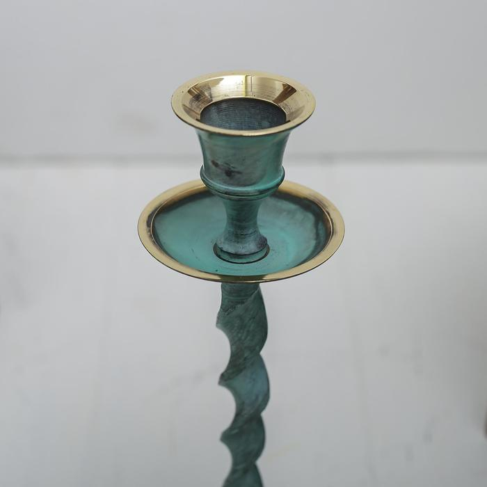 Подсвечник под старину Подсвечник под старину "Вираж" латунь 7,5х7,5х18 см