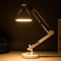 Настольная лампа Санлайт LED 4Вт USB 3000-6000K белый 14,5х16х58 см Настольная лампа Санлайт LED 4Вт USB 3000-6000K белый 14,5х16х58 см