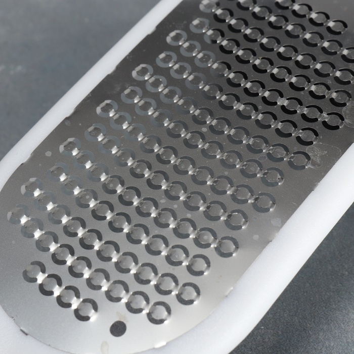 Пилка для ног, металлическая, с футляром, 20,5 см, цвет белый Пилка для ног, металлическая, с футляром, 20,5 см, цвет белый