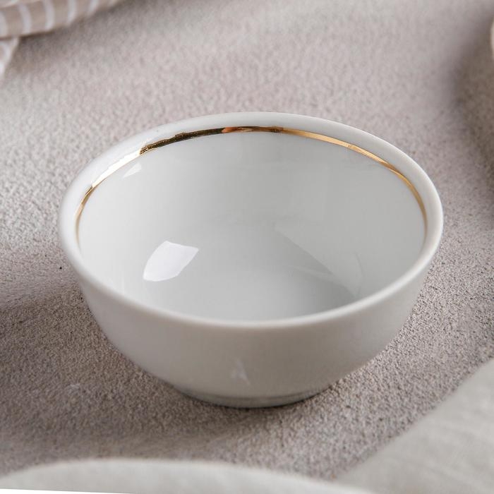 Солонка &laquo;Романс&raquo;, 50 мл, отводка золотом, цвет белый