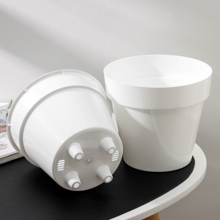 Кашпо для цветов со вставкой «Порто», 2,4 л, цвет белый Кашпо для цветов со вставкой «Порто», 2,4 л, цвет белый