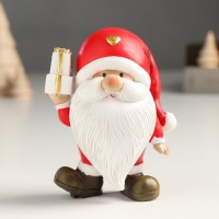 Сувенир полистоун "Дед Мороз в красном колпаке с сердцем, с подарком в руке" МИКС 5х8х10 см 949887 Сувенир полистоун "Дед Мороз в красном колпаке с сердцем, с подарком в руке" МИКС 5х8х10 см 949887
