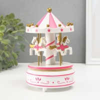 Сувенир пластик музыкальный механический "Карусель - лошадки" бело-розовый 10,5х10,5х17,5 см 10459 Сувенир пластик музыкальный механический "Карусель - лошадки" бело-розовый 10,5х10,5х17,5 см 10459