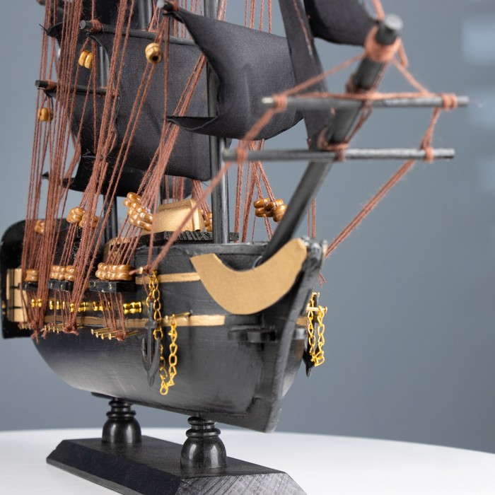 Корабль сувенирный средний «Волк» Корабль сувенирный средний «Волк»