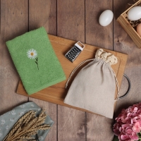 Набор подарочный "Сhamomile" полотенце 30х60см, тёрка 7,7*3,7см Набор подарочный "Сhamomile" полотенце 30х60см, тёрка 7,7*3,7см