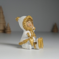 Сувенир полистоун "Малышка в белой шубке, с сердечком" сидит 5х5,5х8 см Сувенир полистоун "Малышка в белой шубке, с сердечком" сидит 5х5,5х8 см