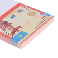 Пачка купюр "5000 тенге"